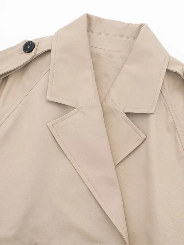 Clara’s Cropped Trench: Stylish Vintage Coat